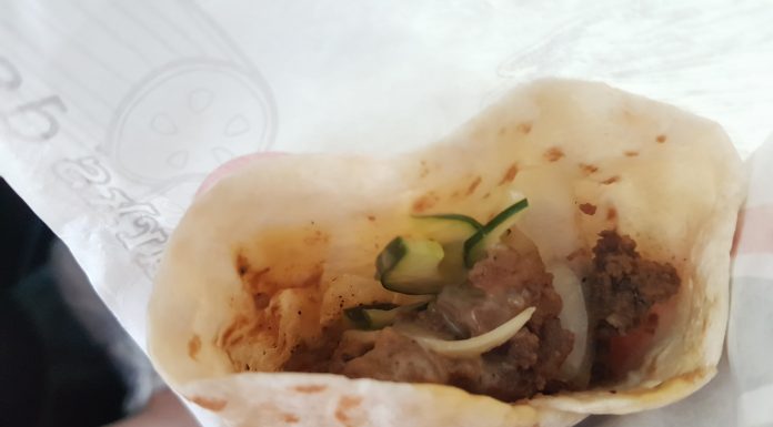 아닐라오에서 공항가는 길에 기대하지 않았는데 맛있는거 먹은 썰