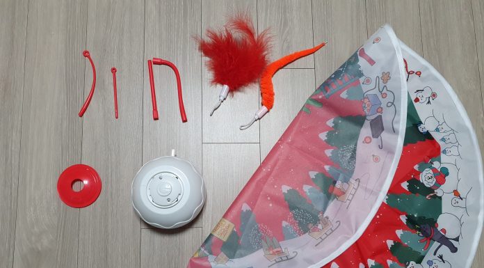 고양이의 본능을 자극하는 꼬리잡기 장난감