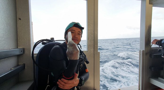 몰디브에서 콘돔 끼고 다이빙한 이유