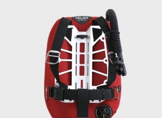 스쿠버다이빙 싱글탱크 BCD 구성 부속품들 ( BC 백플레이트 및 부착물 부품) 하네스가 부착된 구명조끼