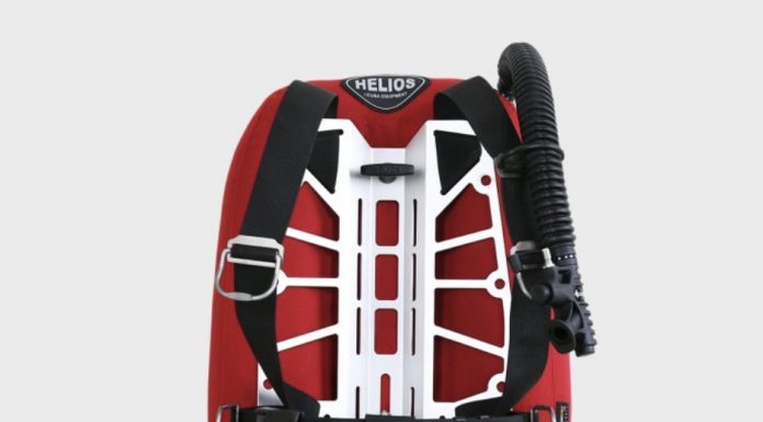 스쿠버다이빙 싱글탱크 BCD 구성 부속품들 ( BC 백플레이트 및 부착물 부품) 하네스가 부착된 구명조끼